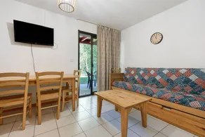 Ferienwohnung mit Terrasse, Sauna und beheiztem Pool | Gartenblick - Image 3