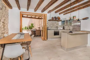 Fully equipped holiday home with terrace & pool - Image 4