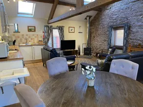 Family-oriented cottage with garden & terrace - Image 2