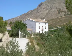 Holiday home with barbecue, garden & private pool | Mountain view - Image 4