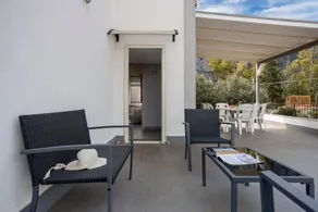 Appartamento con terrazza e giardino | Vista sul giardino - Image 2