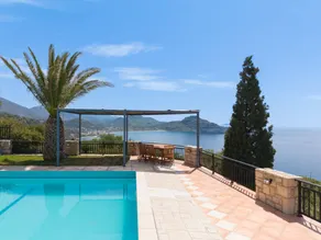 Holiday apartment with terrace, private pool & garden - Image 5