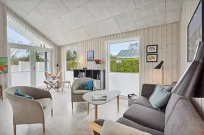 Holiday home with terrace - Image 3