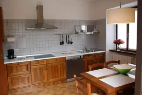 Appartement de vacances entièrement équipé avec jacuzzi, internet haut débit et jardin | Vue montagne | Parfait pour le travail à distance - Image 5