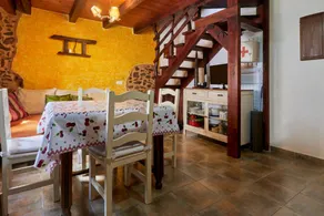 Casa adatta alle famiglie con giardino | Vista sulla montagna | Accetta animali domestici - Image 4