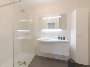 Fully equipped ample flat with terrace - Image 4