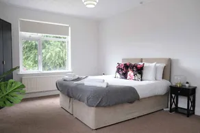 Bright and Spacious 4 Bedroom Home in Bedford - Image 3