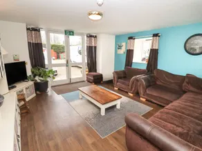Cottage with garden - Image 3