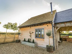Cottage with garden & hot tub - Image 5