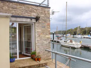 Cottage with terrace & garden - Image 3