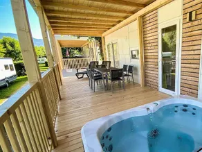 Family-friendly lovely bungalow with garden, jacuzzi & terrace - Image 5