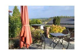 Holiday home with terrace - Image 3