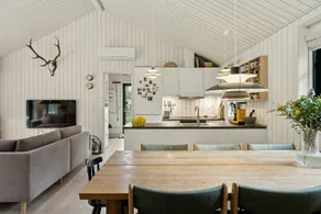 Family retreat between forest and beach in Odden - Image 5