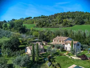 Maison avec barbecue, piscine privée et jardin - Image 2
