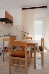 Flat with terrace - Image 2