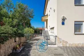 Holiday flat with balcony and views of greenery - Image 4