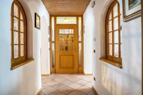 Apartment with terrace & garden - Image 4