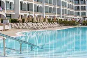 Fully equipped lovely apartment with garden, pool & terrace | Garden view | Next to the beach | Perfect for remote work - Image 4