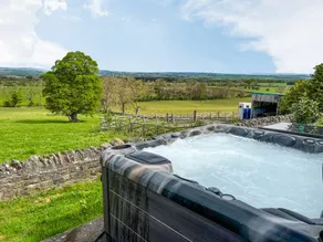 Family-friendly charming cottage with garden & hot tub | Pets are welcome - Image 2