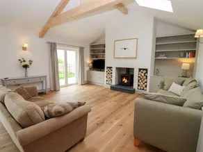 Child-friendly cottage with garden - Image 3