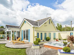 Cottage with barbeque, hot tub & garden - Image 3