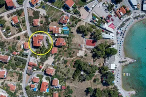 Holiday apartment with garden - Image 2