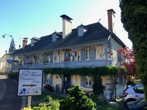 House with BBQ, garden & terrace - Image 2