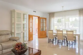 Villa con piscina, griglia e giardino | Vista sul giardino - Image 5
