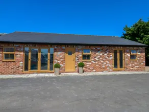 Child-friendly cottage with garden - Image 2