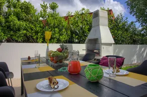 Ample villa with pool, terrace & BBQ - Image 3