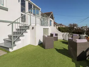 Child-friendly pleasant cottage with garden | Beach view - Image 2