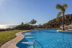 Fully equipped house with terrace, fast internet & pool | City view - Image 2