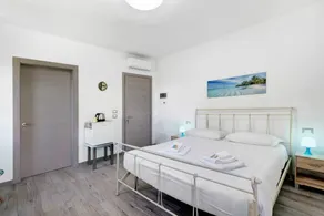 Private room with garden & terrace - Image 4