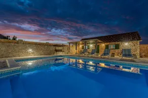 Villa with private pool, garden & terrace - Image 4
