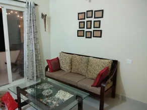 Habitación en casa de familia con jardín - Image 4