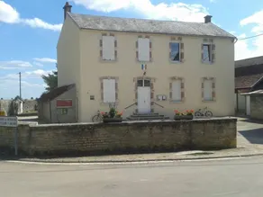 Geräumige Wohnung mit Hof und Parkplatz in Marcenay - Image 2