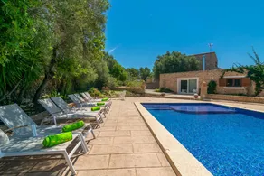 Villa with BBQ, private pool & garden - Image 3