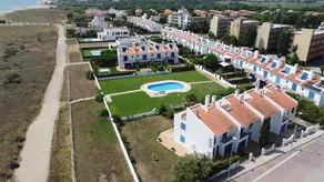 House with garden, pool & terrace - Image 2