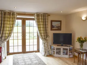Family-oriented cottage with garden | River view | Dogs allowed - Image 2