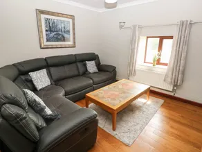 Child-friendly pleasant cottage with garden - Image 4