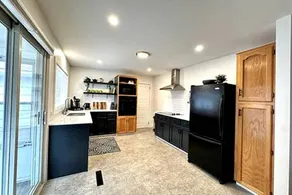 Charming Bungalow with Screened Porch in Kingston, Nova Scotia - Image 3