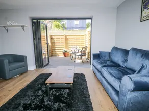 Cottage with garden - Image 3