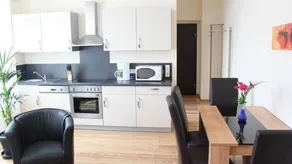 Flat with terrace & garden - Image 3
