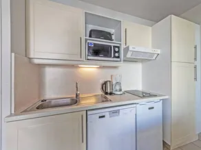 Family-oriented flat with terrace, sauna & pool | Beach nearby - Image 4