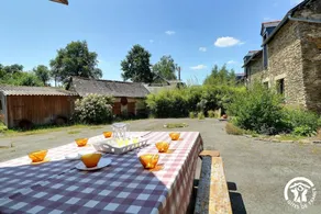 Ferienunterkunft mit Terrasse, Garten und Pool - Image 4