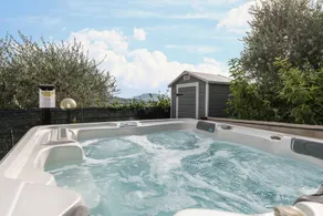 House with garden, terrace & jacuzzi | Mountain view | Perfect for remote work - Image 3