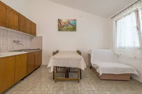 Apartment with barbeque, garden & fast internet | Beach view - Image 5