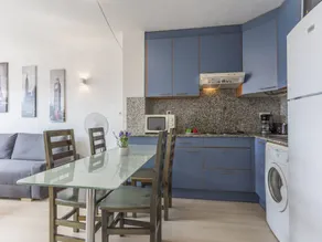 Flat with garden & pool - Image 5