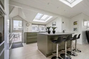 Holiday home with BBQ & terrace - Image 3