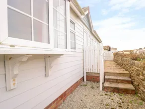 Cottage with garden - Image 3